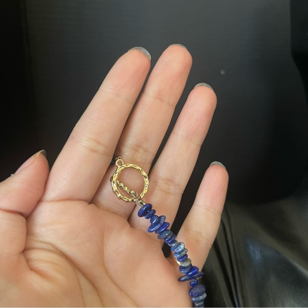 Lápiz lazuli beaded gold tone toggle necklace - Picture 4 of 5